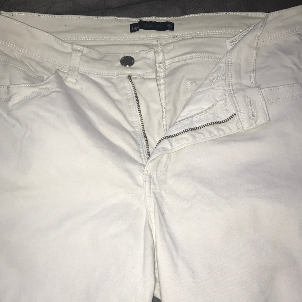 Women’s white straight leg Lee jeans!